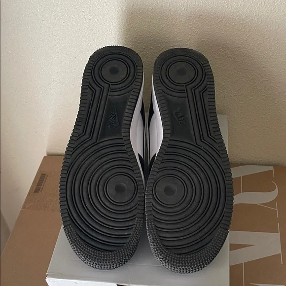 Nike Air Force 1 Pandas - Picture 4 of 5